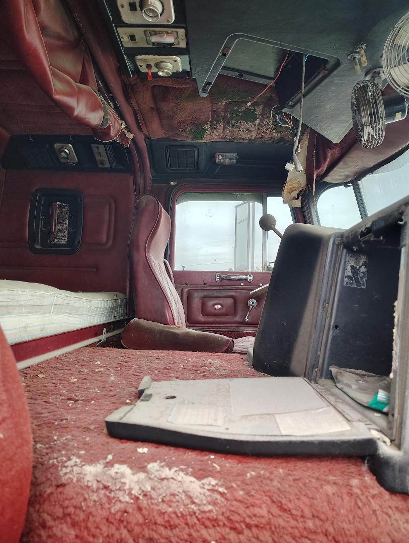 1981 PETERBILT Cabover - Image 41